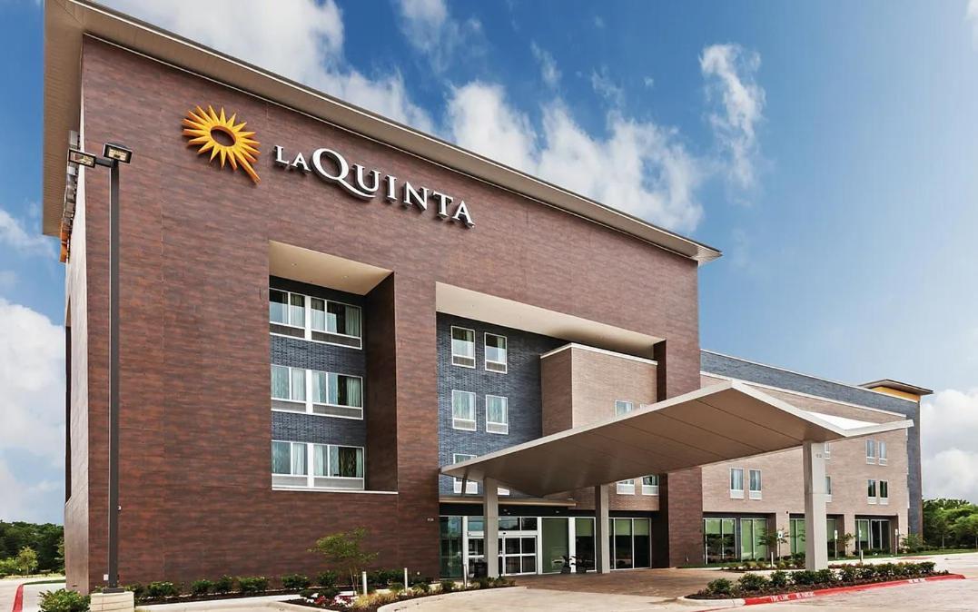 La Quinta Inn & Suites By Wyndham Louisville Ne - Old Henry Rd Exterior foto