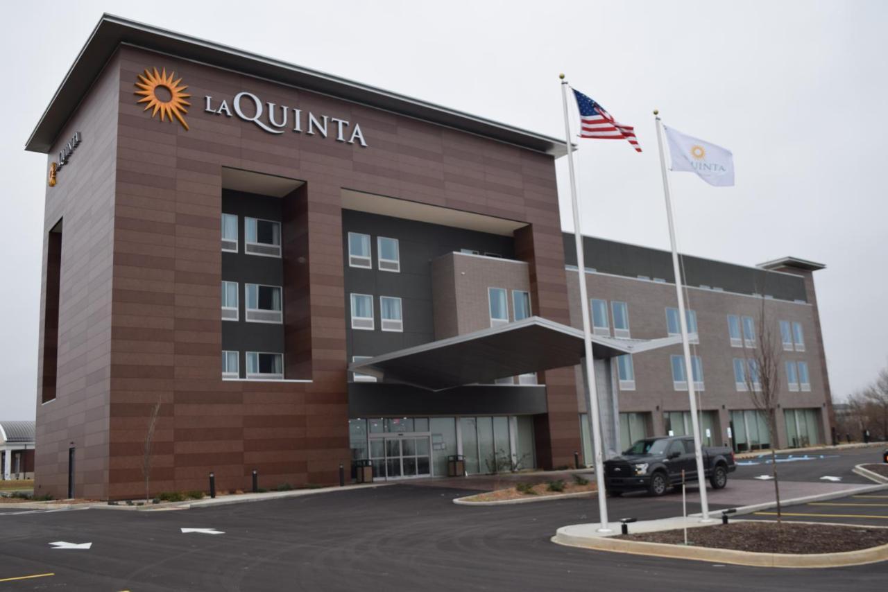 La Quinta Inn & Suites By Wyndham Louisville Ne - Old Henry Rd Exterior foto